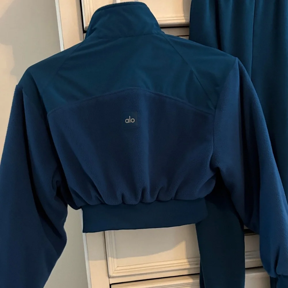 ALO Yoga Blue Jacket- selling as a set. - Picture 4 of 7